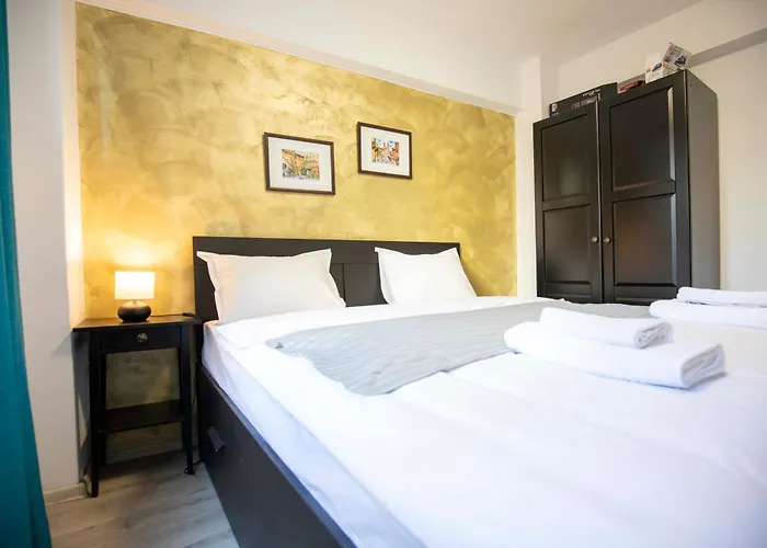 Victory Blue Sky At Old Town Apartment