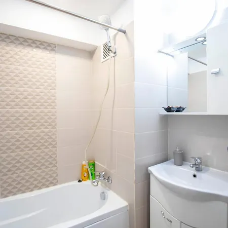 Victory Blue Sky At Old Town Boekarest